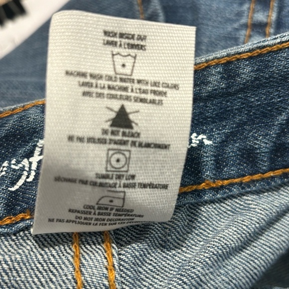 DENVER HAYES SZ 18 Mid Wash Wiskering Boyfriend Style Jeans New with Tag - Picture 9 of 9